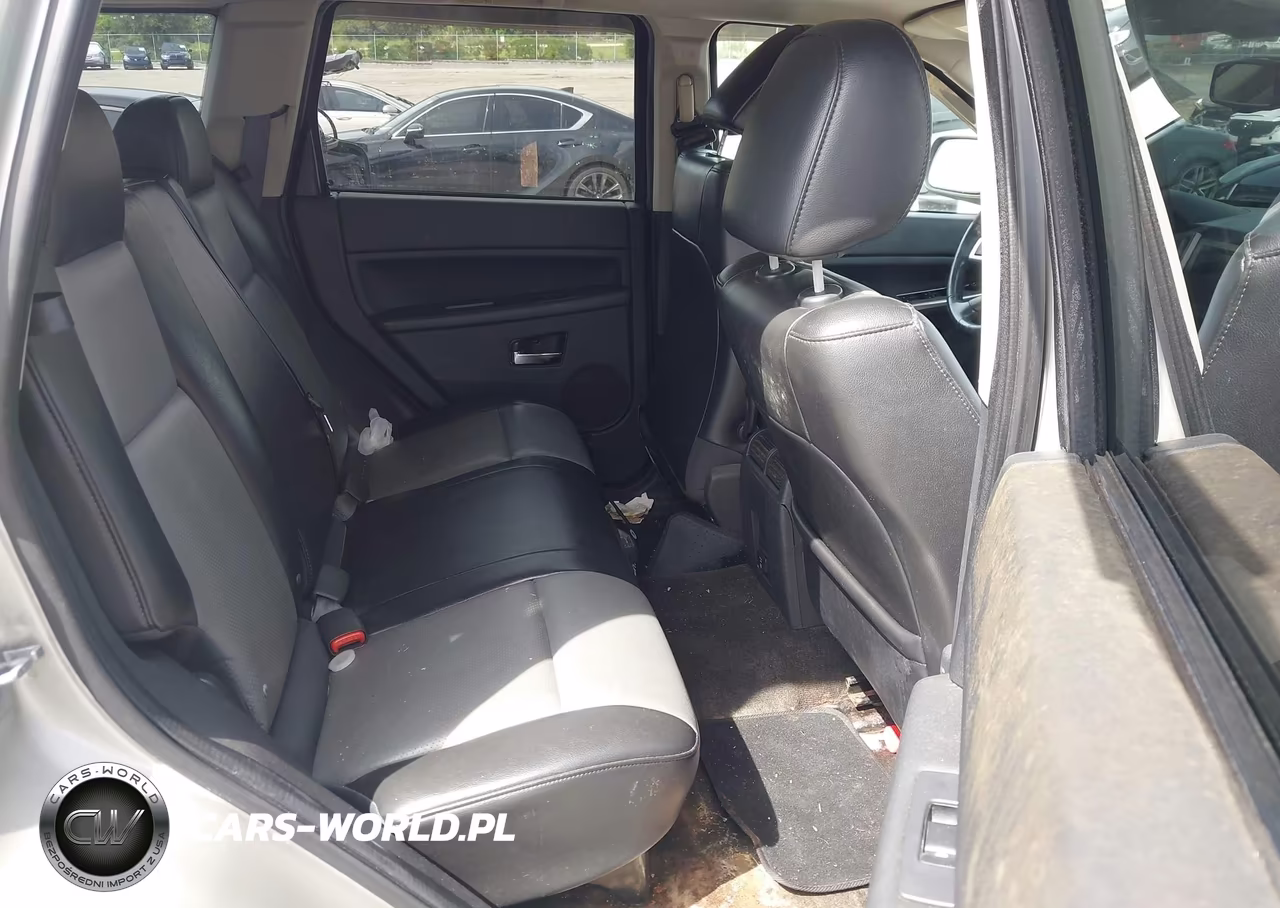 2010 Jeep Grand Cherokee Laredo VIN:1J4PS4GK0AC124271 - 8