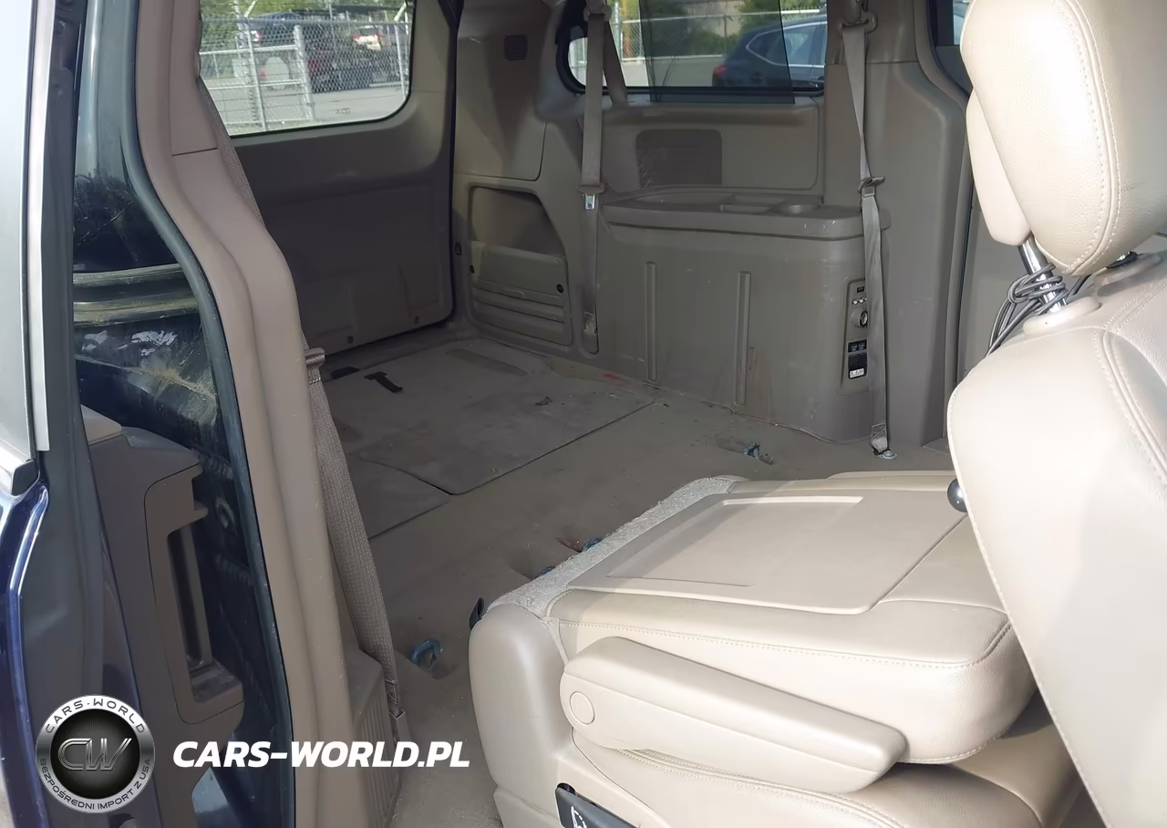 2016 Chrysler Town & Country Touring VIN:2C4RC1BG6GR200105 - 8