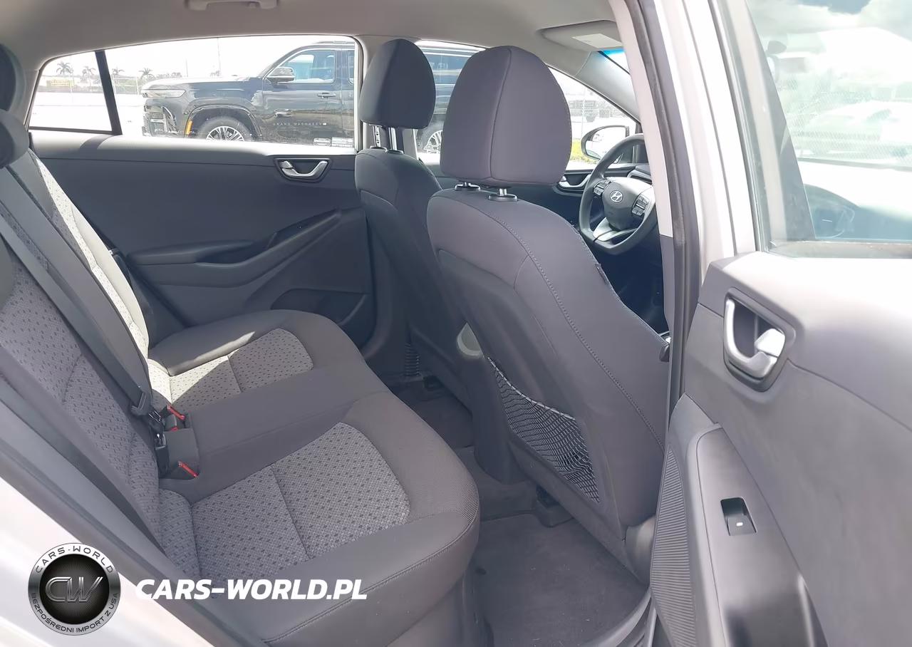 2019 Hyundai Ioniq Hybrid Blue VIN:KMHC65LC5KU107843 - 8