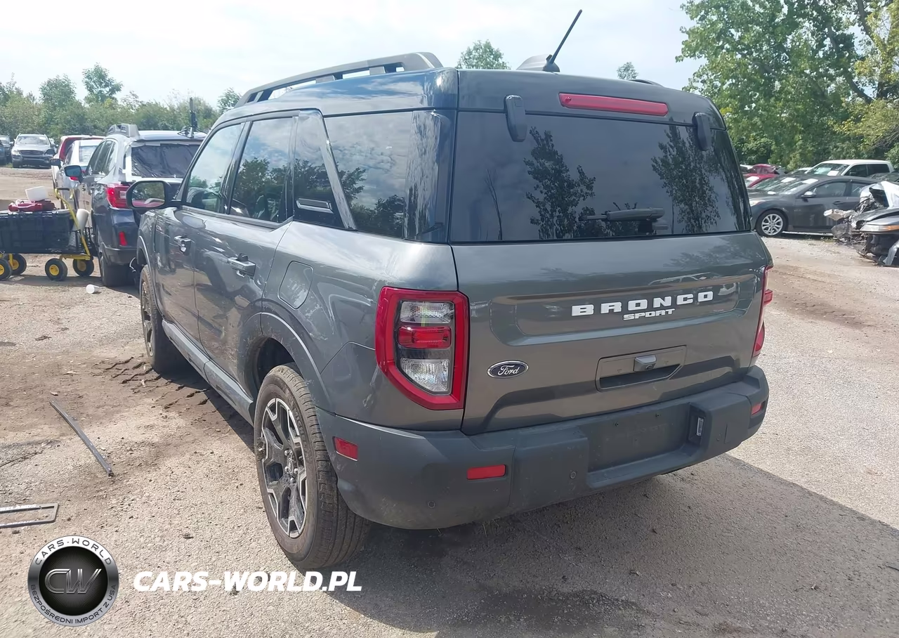 2025 Ford Bronco Sport Outer Banks VIN:3FMCR9CN5SRF64093 - 3