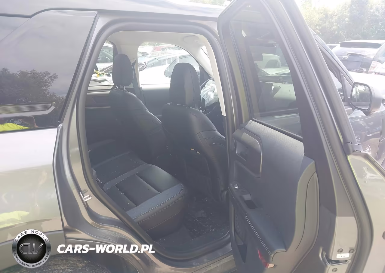 2025 Ford Bronco Sport Outer Banks VIN:3FMCR9CN5SRF64093 - 8