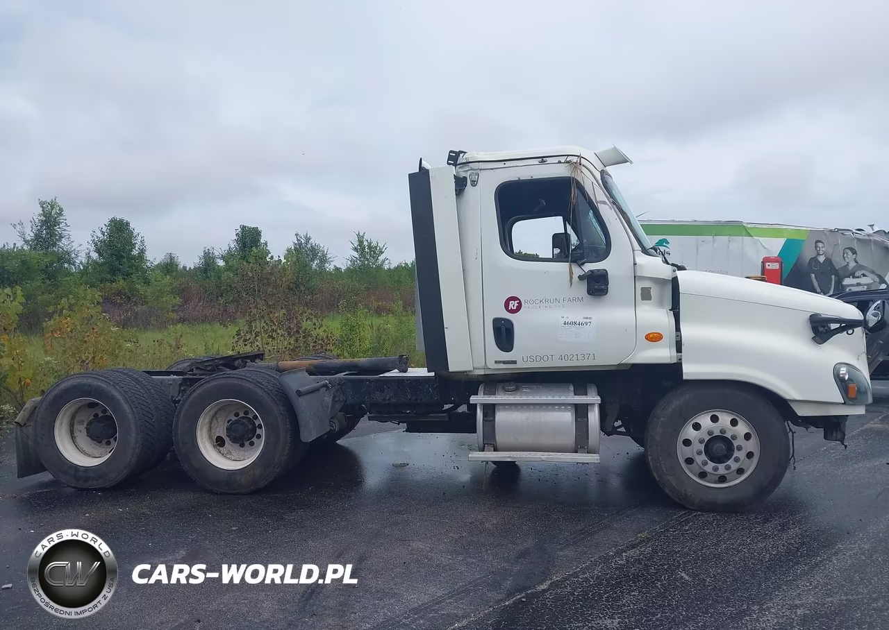 2015 Freightliner Cascadia 125 VIN:3AKJGEDV7FSGG3944 - 14
