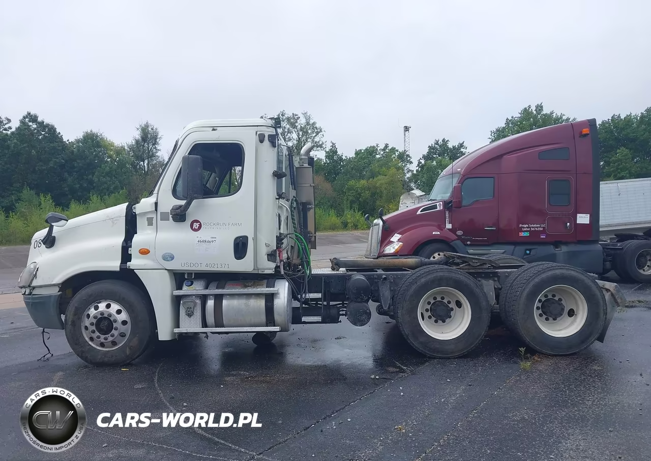 2015 Freightliner Cascadia 125 VIN:3AKJGEDV7FSGG3944 - 15