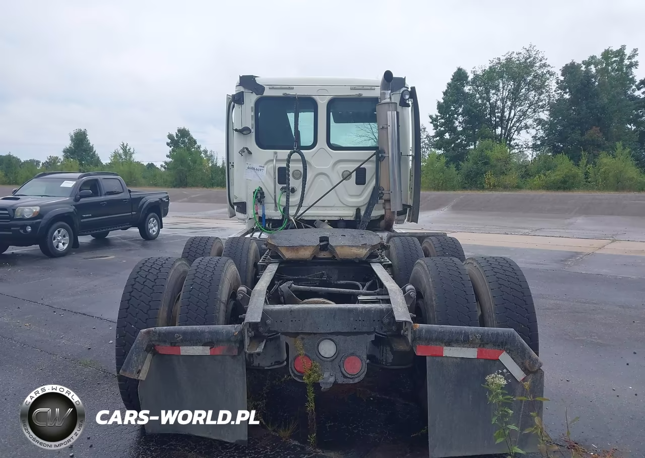 2015 Freightliner Cascadia 125 VIN:3AKJGEDV7FSGG3944 - 16