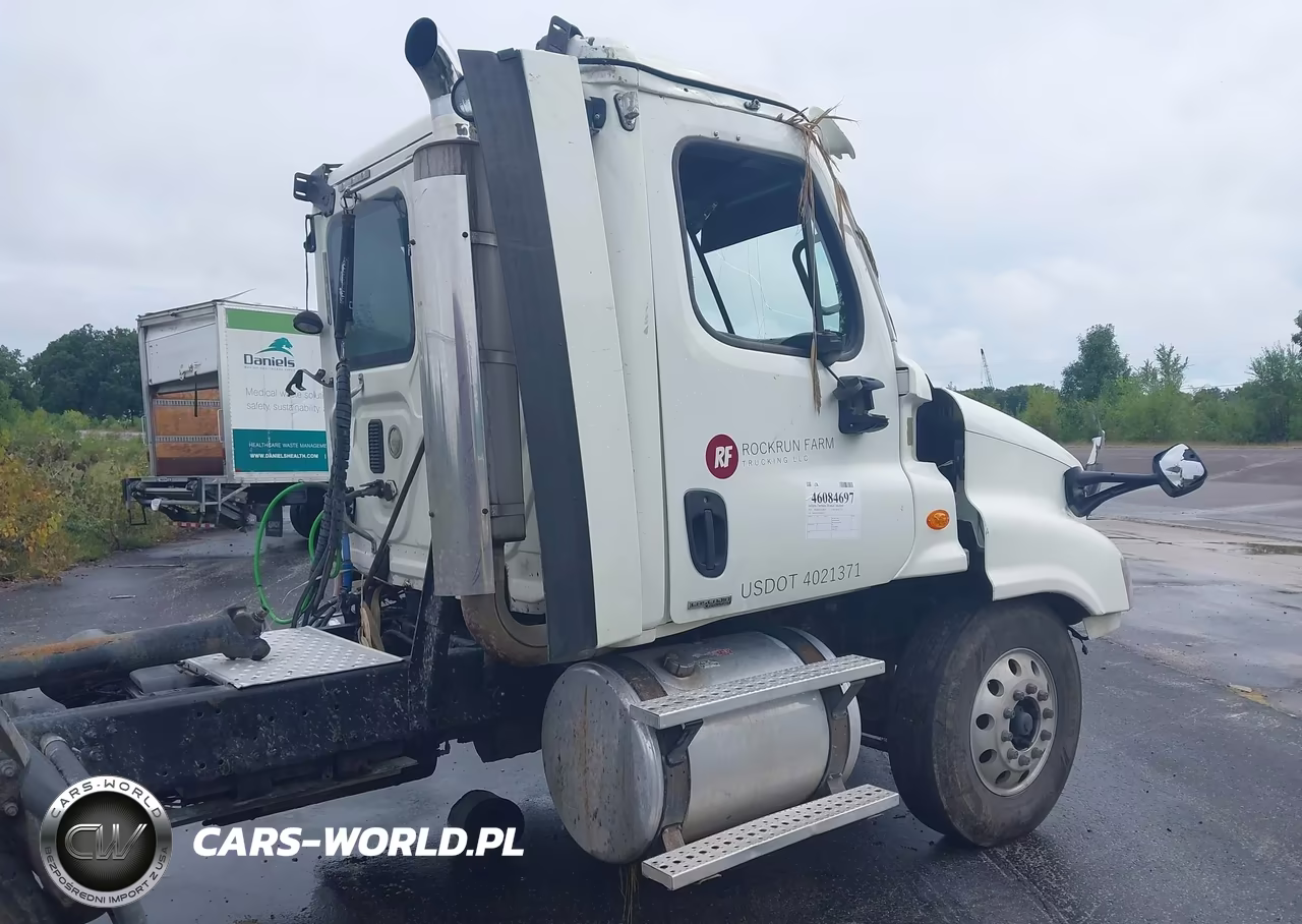 2015 Freightliner Cascadia 125 VIN:3AKJGEDV7FSGG3944 - 17