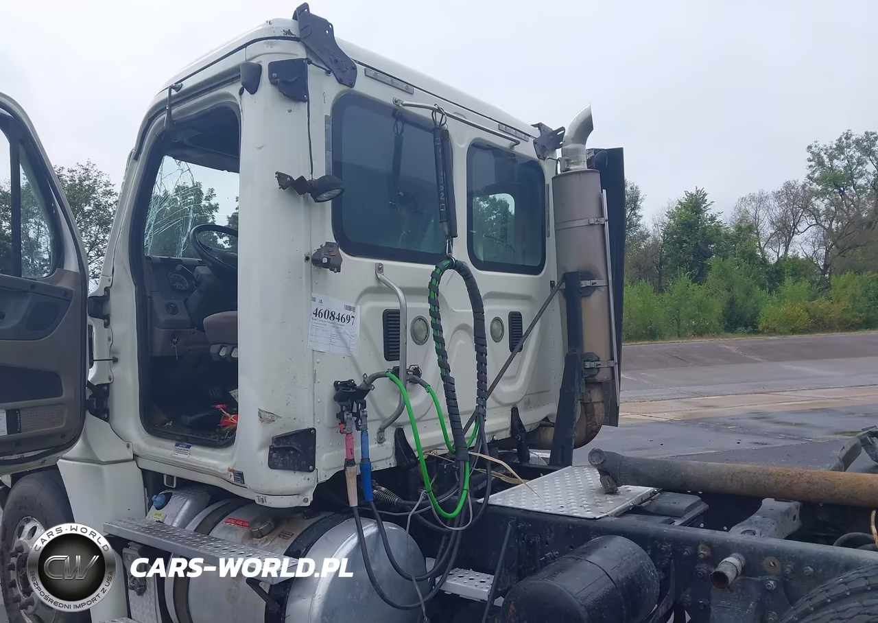2015 Freightliner Cascadia 125 VIN:3AKJGEDV7FSGG3944 - 18
