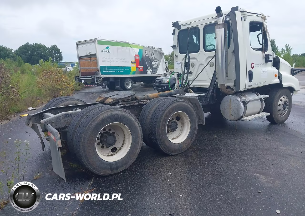 2015 Freightliner Cascadia 125 VIN:3AKJGEDV7FSGG3944 - 4