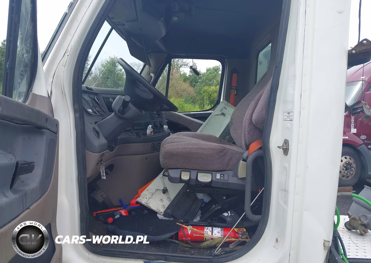 2015 Freightliner Cascadia 125 VIN:3AKJGEDV7FSGG3944 - 7