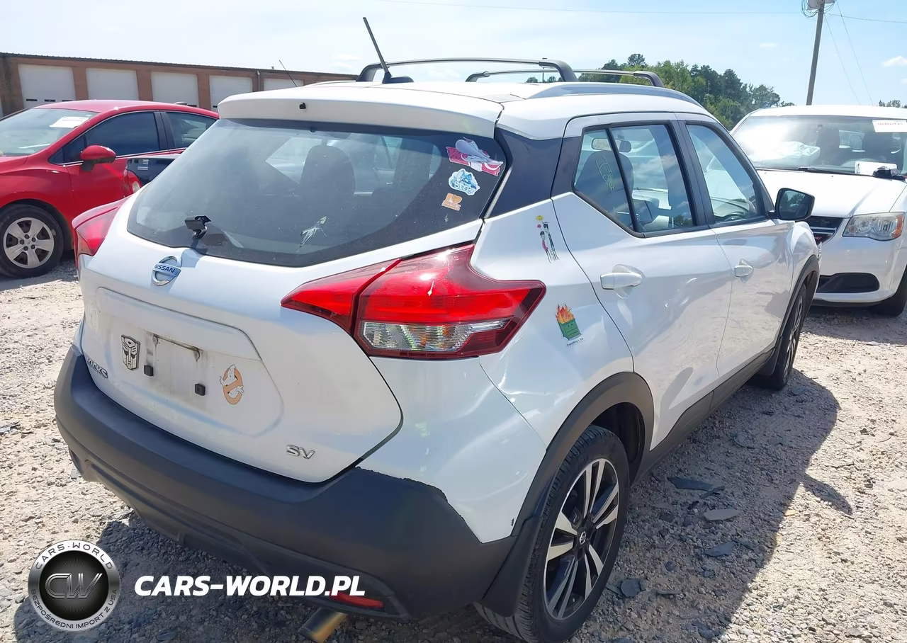 2018 Nissan Kicks Sv VIN:3N1CP5CU3JL534136 - 4