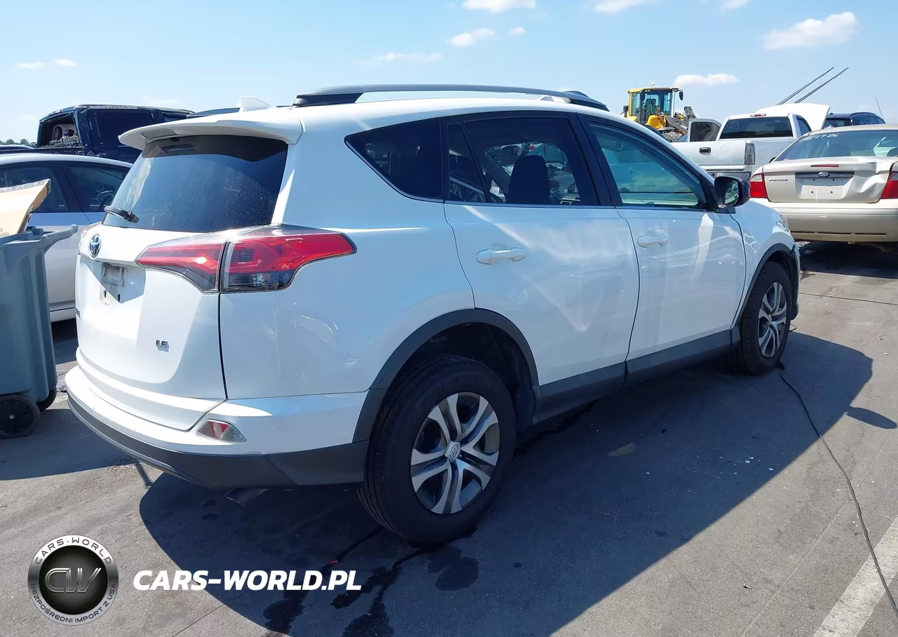 2018 Toyota Rav4 Le VIN:2T3ZFREV0JW495148 - 4