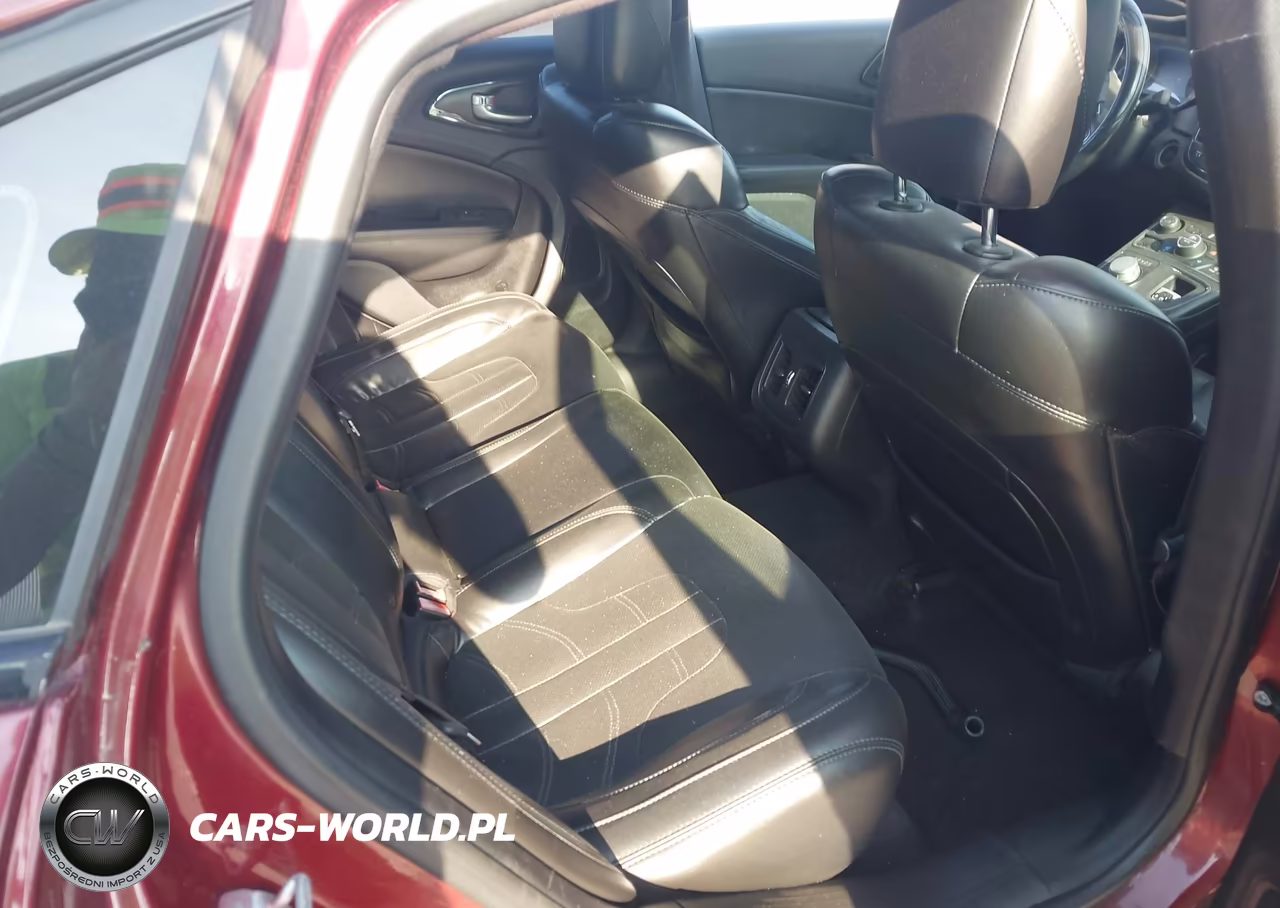 CHRYSLER 200 VIN:1C3CCCBG1FN736025 - 8