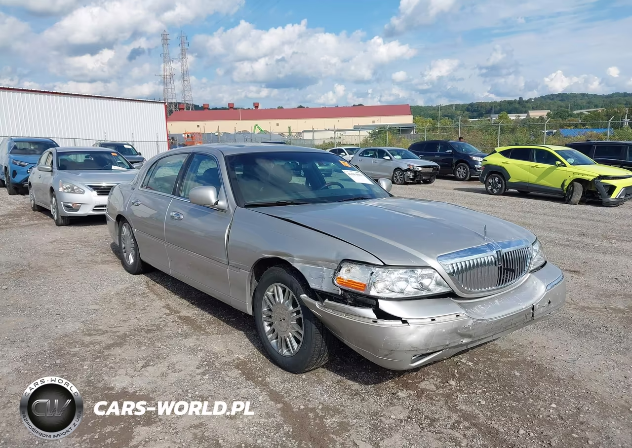 2006 Lincoln Town Car Signature Limited VIN:1LNHM82W16Y630140 - 1