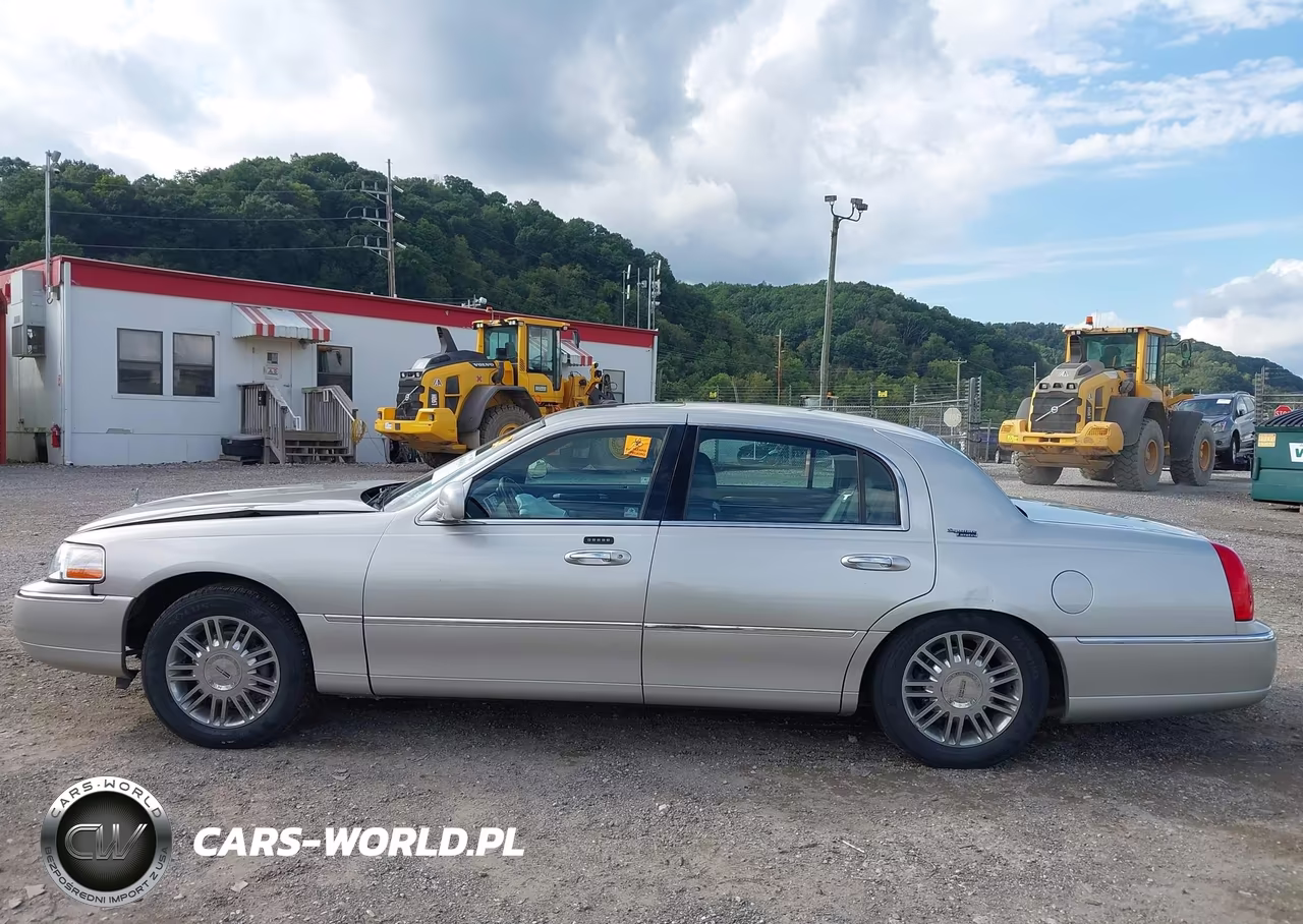 2006 Lincoln Town Car Signature Limited VIN:1LNHM82W16Y630140 - 14