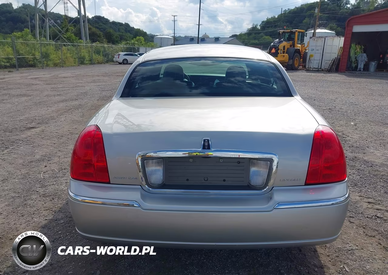 2006 Lincoln Town Car Signature Limited VIN:1LNHM82W16Y630140 - 16