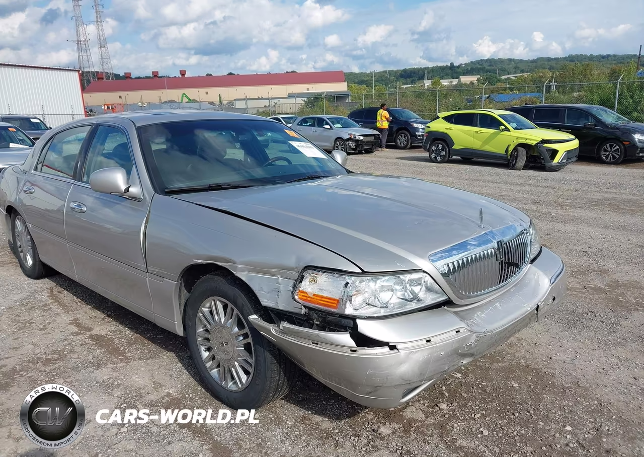 2006 Lincoln Town Car Signature Limited VIN:1LNHM82W16Y630140 - 6