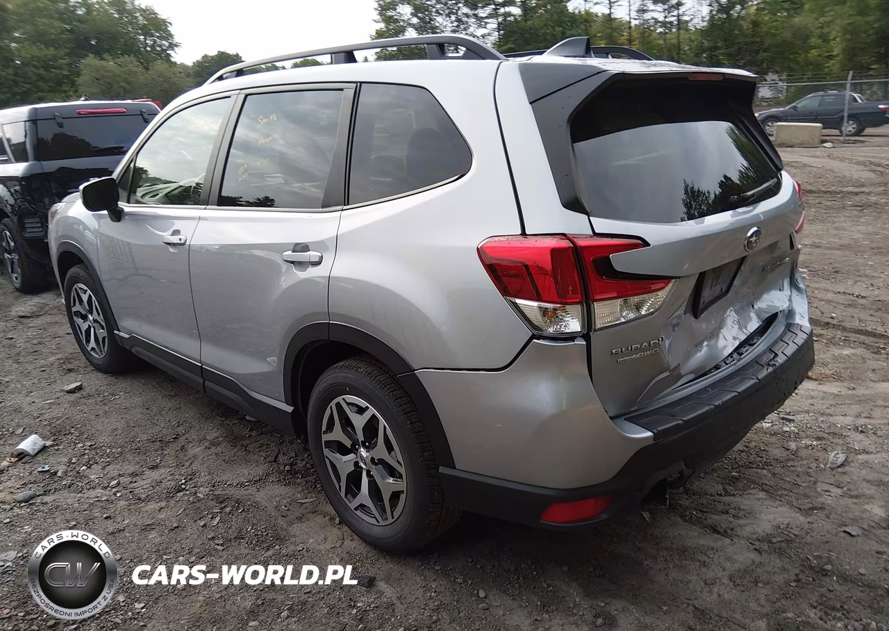 2024 Subaru Forester Premium VIN:JF2SKADC9RH413984 - 3