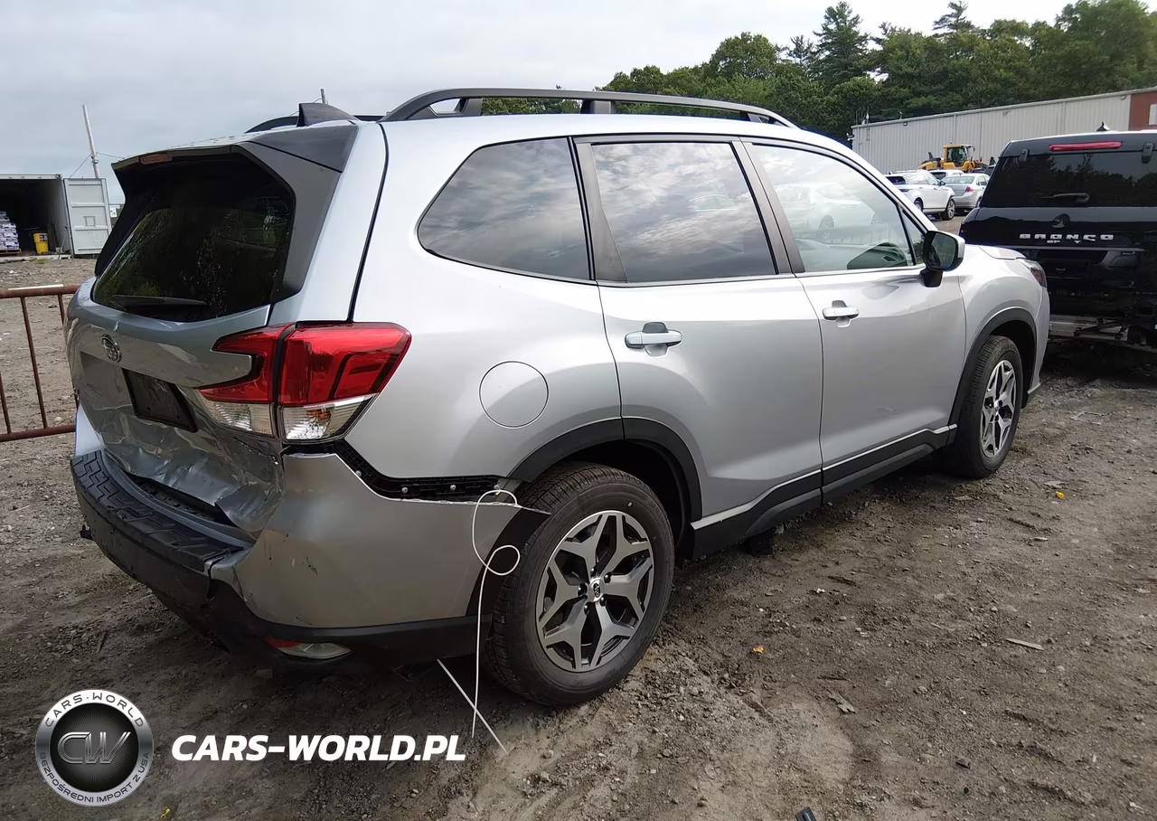 2024 Subaru Forester Premium VIN:JF2SKADC9RH413984 - 4