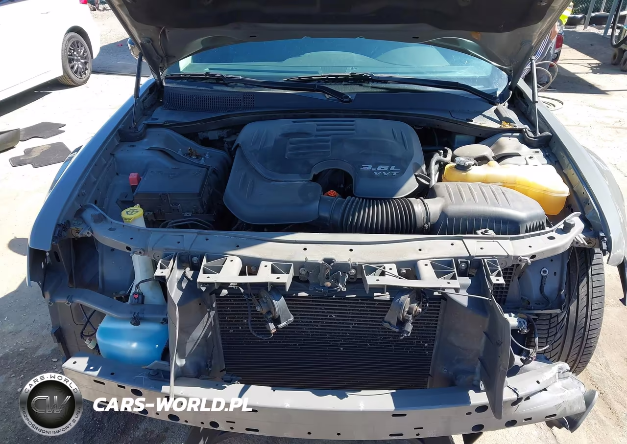 2019 Chrysler 300 Touring VIN:2C3CCAAG7KH610079 - 10