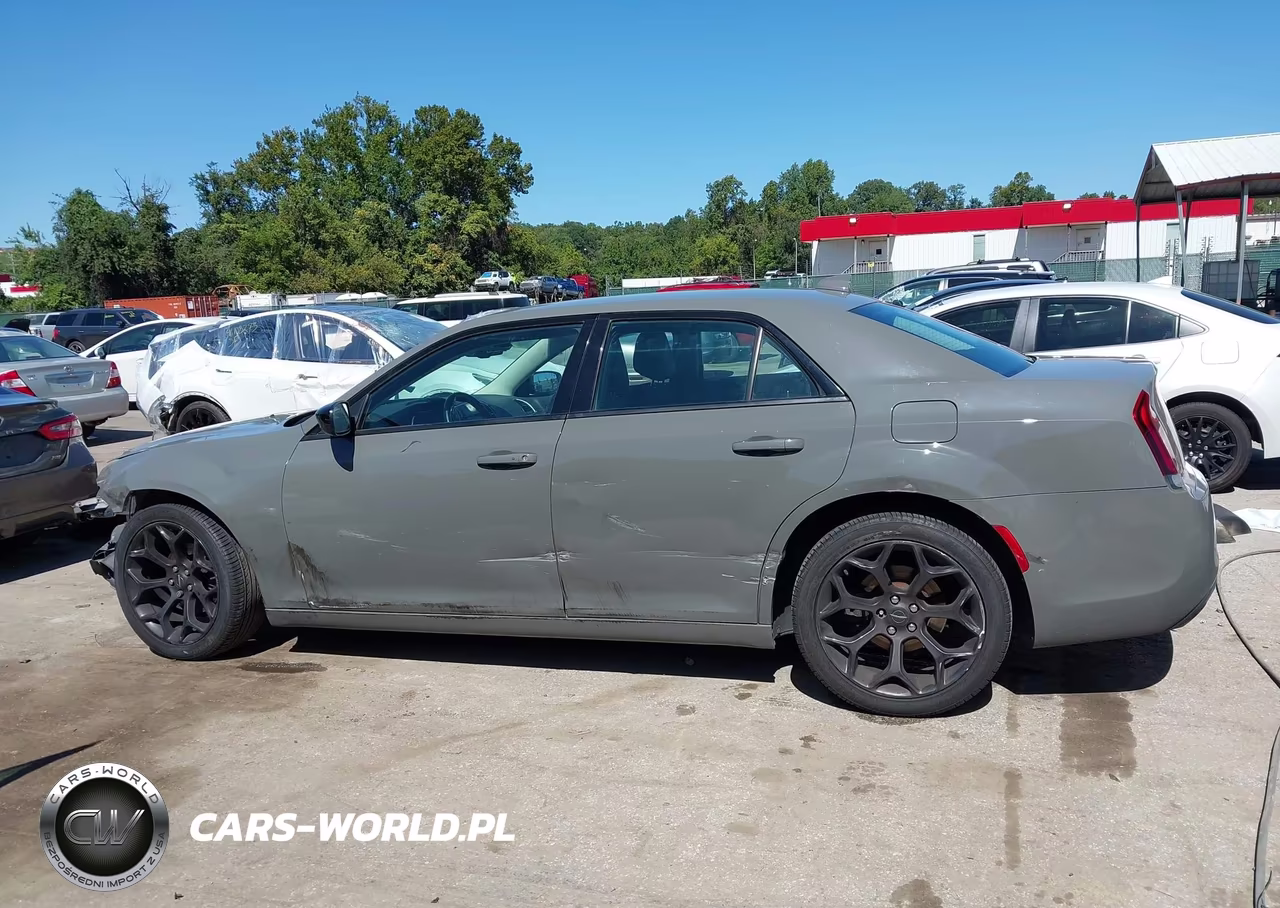2019 Chrysler 300 Touring VIN:2C3CCAAG7KH610079 - 14