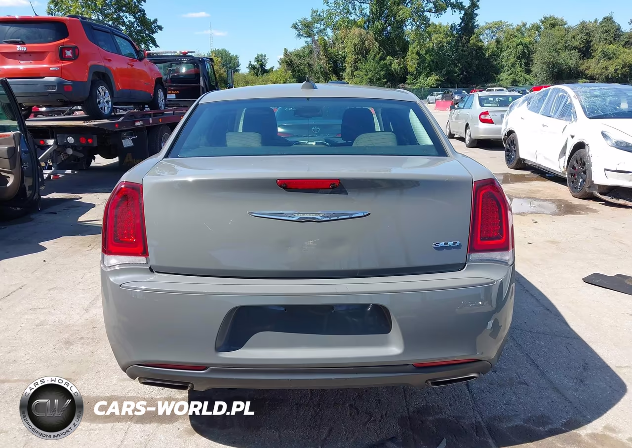 2019 Chrysler 300 Touring VIN:2C3CCAAG7KH610079 - 16