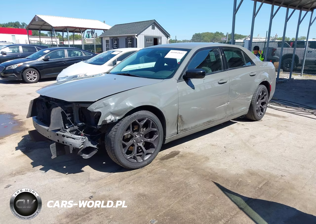 2019 Chrysler 300 Touring VIN:2C3CCAAG7KH610079 - 2