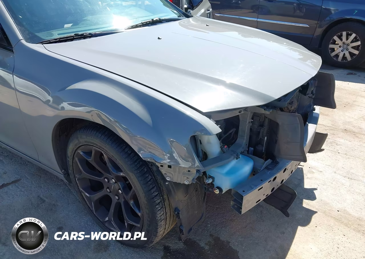 2019 Chrysler 300 Touring VIN:2C3CCAAG7KH610079 - 6