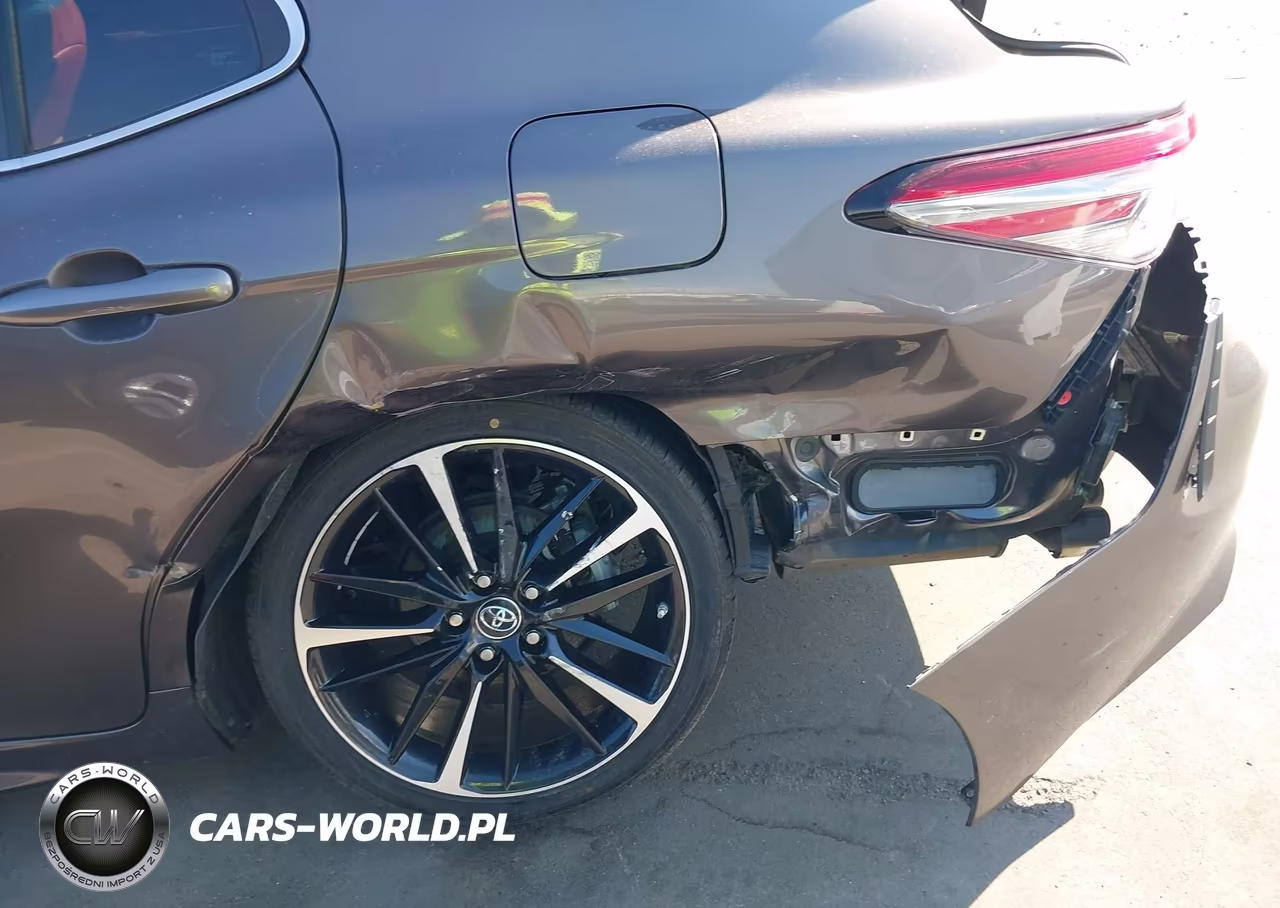 2018 Toyota Camry Xse VIN:4T1B61HK4JU033169 - 17