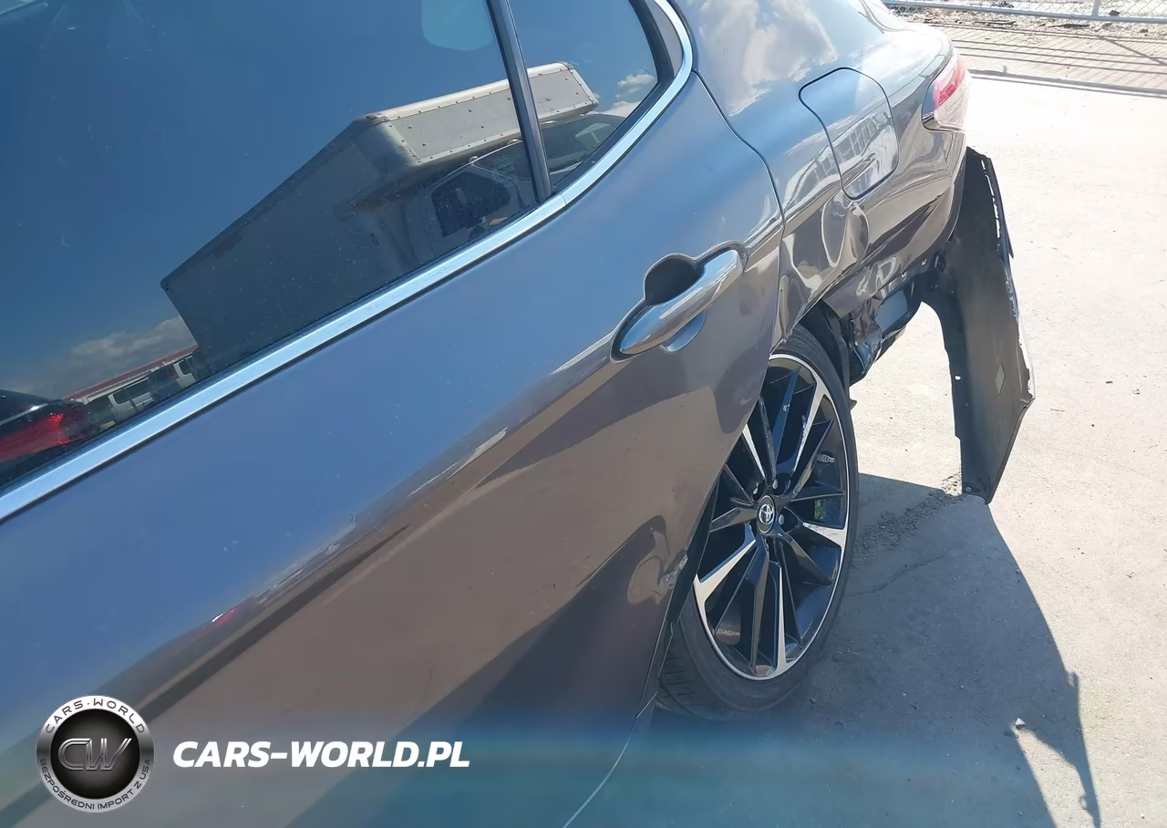 2018 Toyota Camry Xse VIN:4T1B61HK4JU033169 - 18