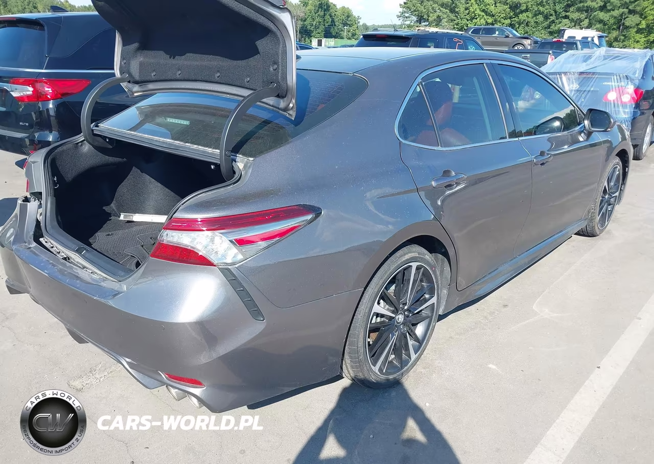 2018 Toyota Camry Xse VIN:4T1B61HK4JU033169 - 4