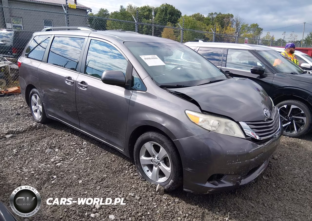 2017 Toyota Sienna Le 8 Passenger