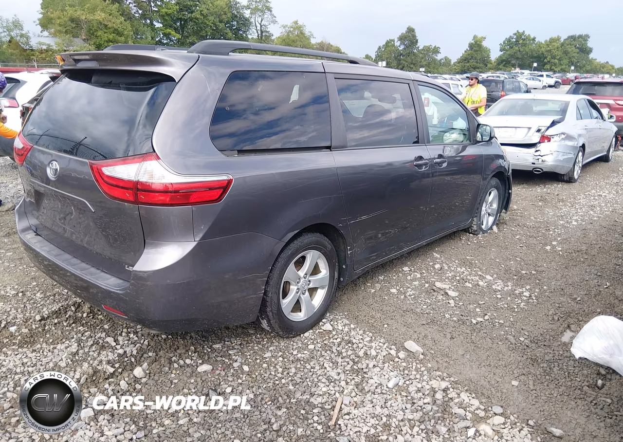 2017 Toyota Sienna Le 8 Passenger VIN:5TDKZ3DC8HS835406 - 4