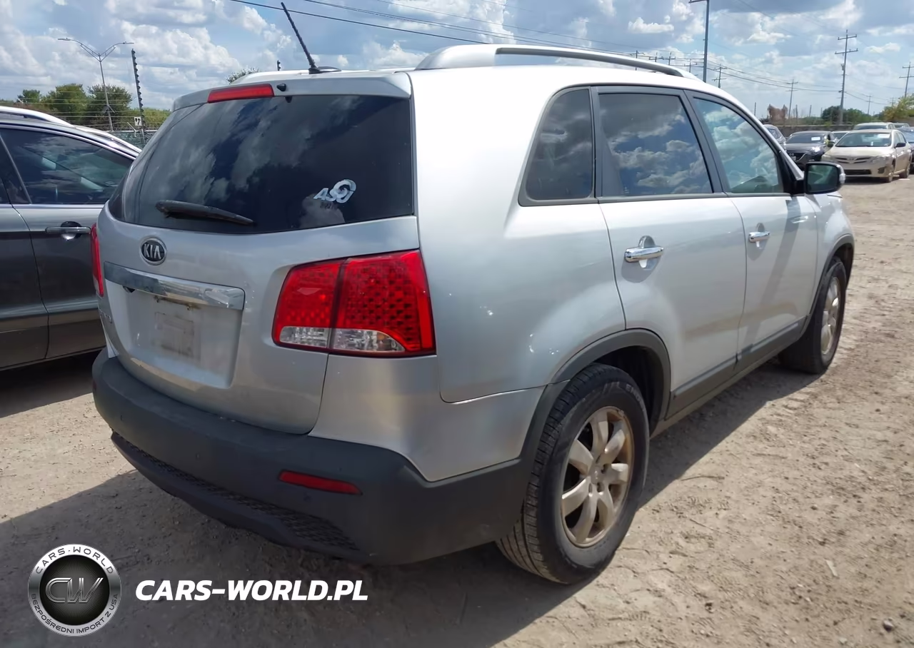 2013 Kia Sorento Lx VIN:5XYKT4A66DG312253 - 4