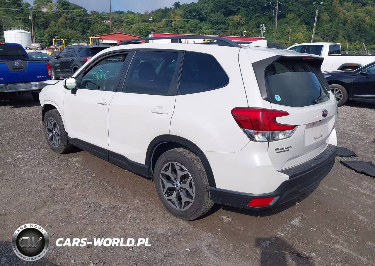2020 Subaru Forester Premium VIN:JF2SKAJC1LH586409 - 3