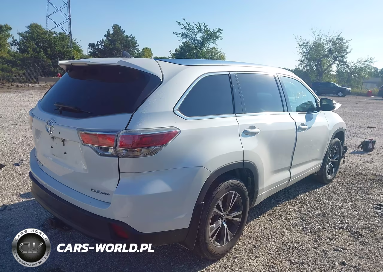 2016 Toyota Highlander Xle V6 VIN:5TDJKRFHXGS320031 - 4