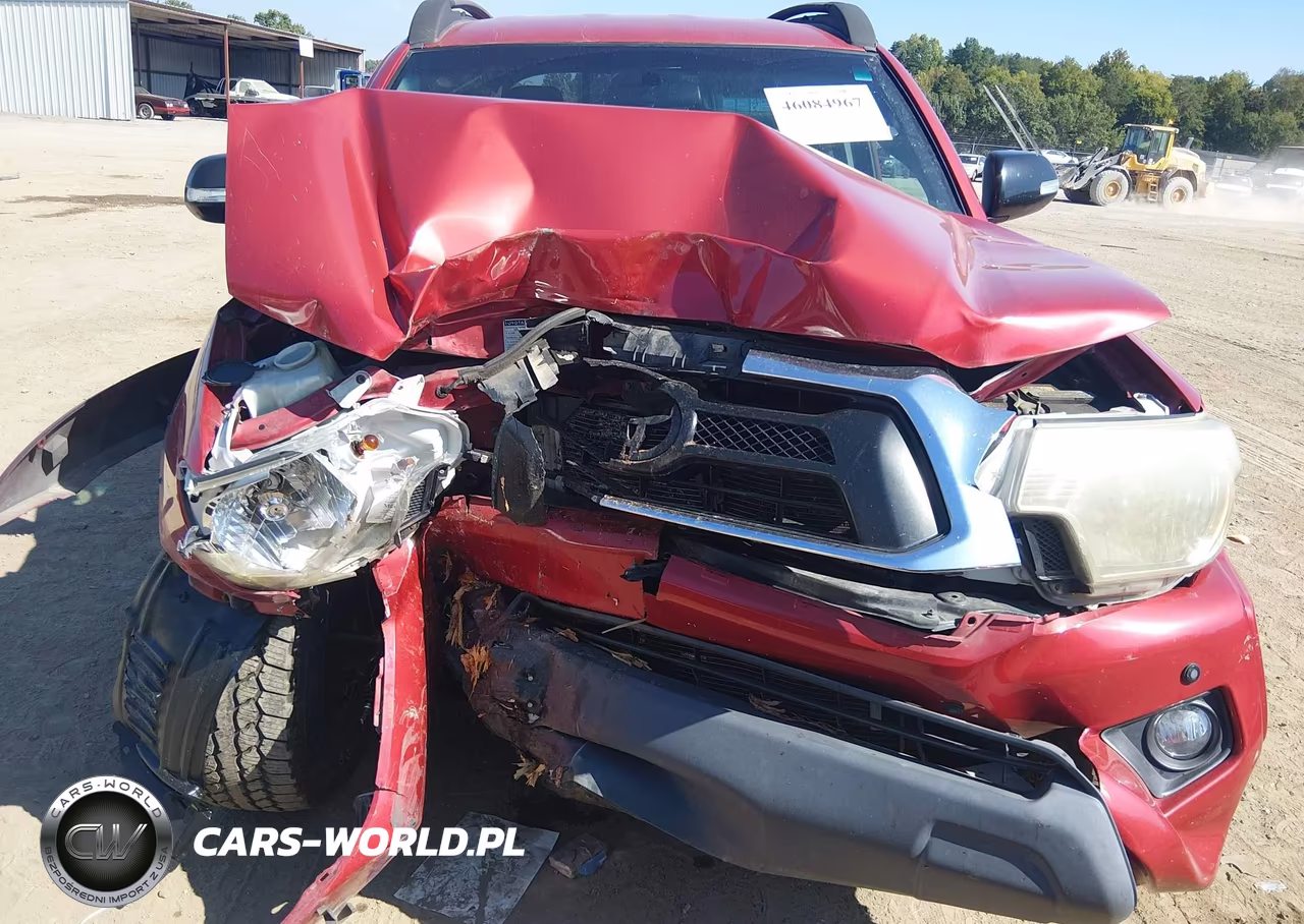 2015 Toyota Tacoma Base V6 VIN:3TMLU4EN8FM173140 - 13