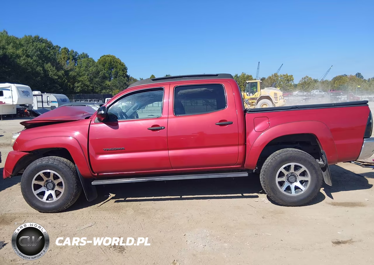 2015 Toyota Tacoma Base V6 VIN:3TMLU4EN8FM173140 - 15
