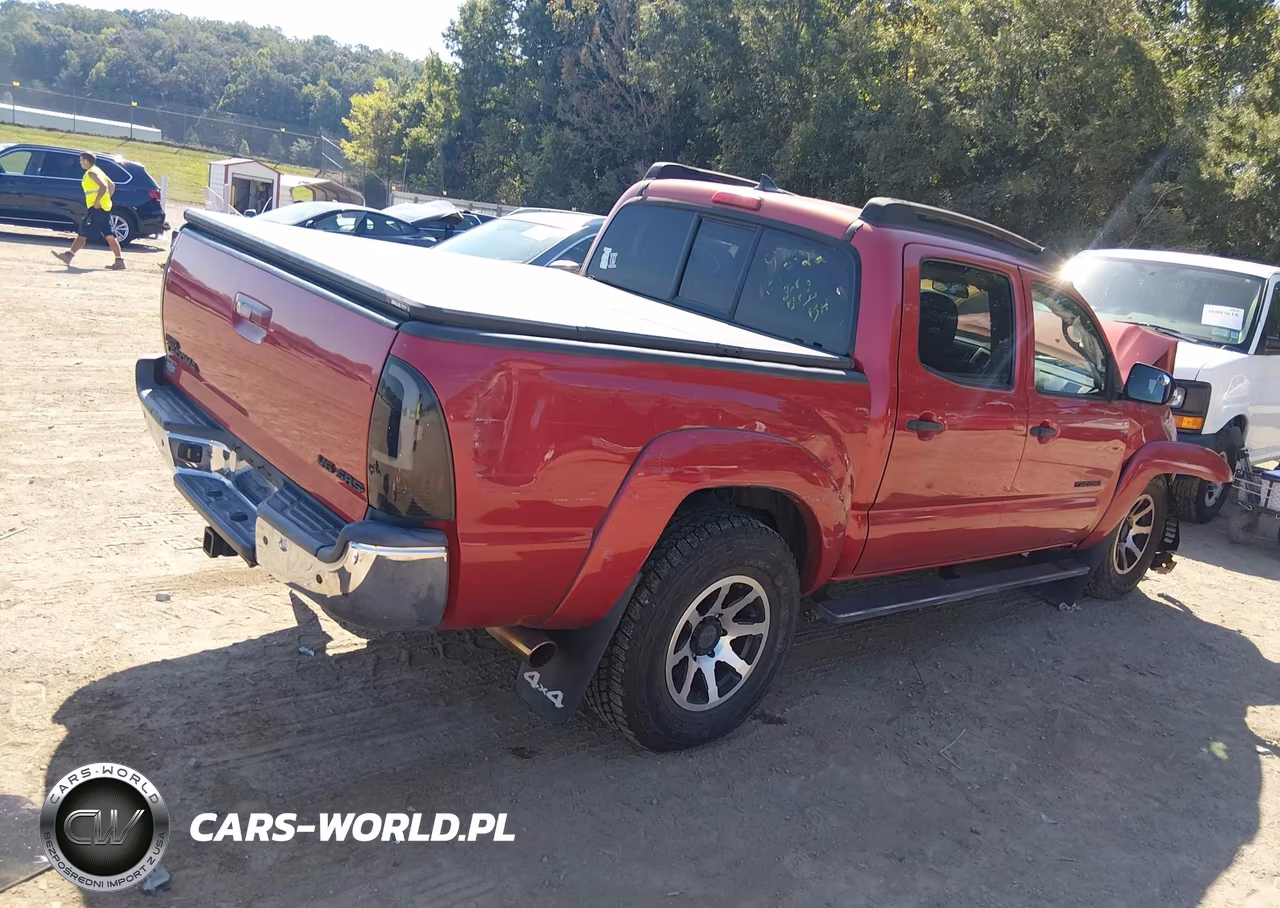 2015 Toyota Tacoma Base V6 VIN:3TMLU4EN8FM173140 - 4