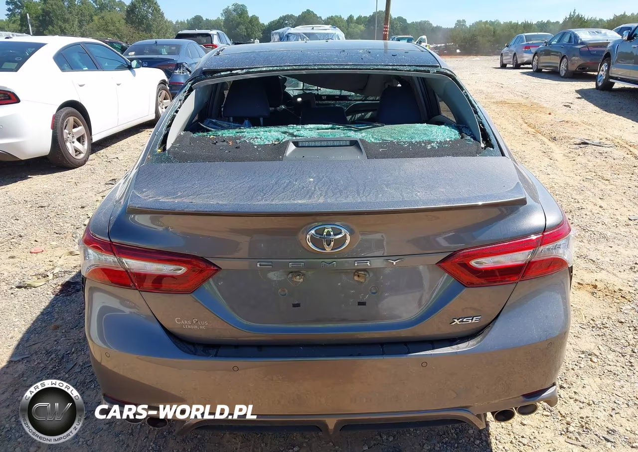 2018 Toyota Camry Xse VIN:4T1B61HKXJU097992 - 16