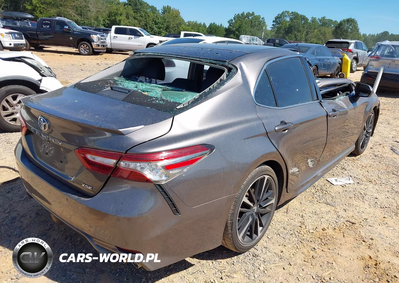 2018 Toyota Camry Xse VIN:4T1B61HKXJU097992 - 4