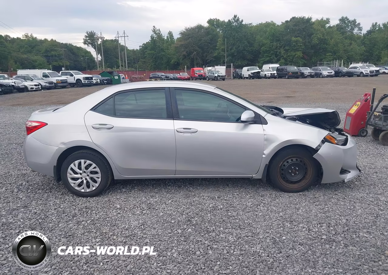 2017 Toyota Corolla Le VIN:2T1BURHE6HC831652 - 13