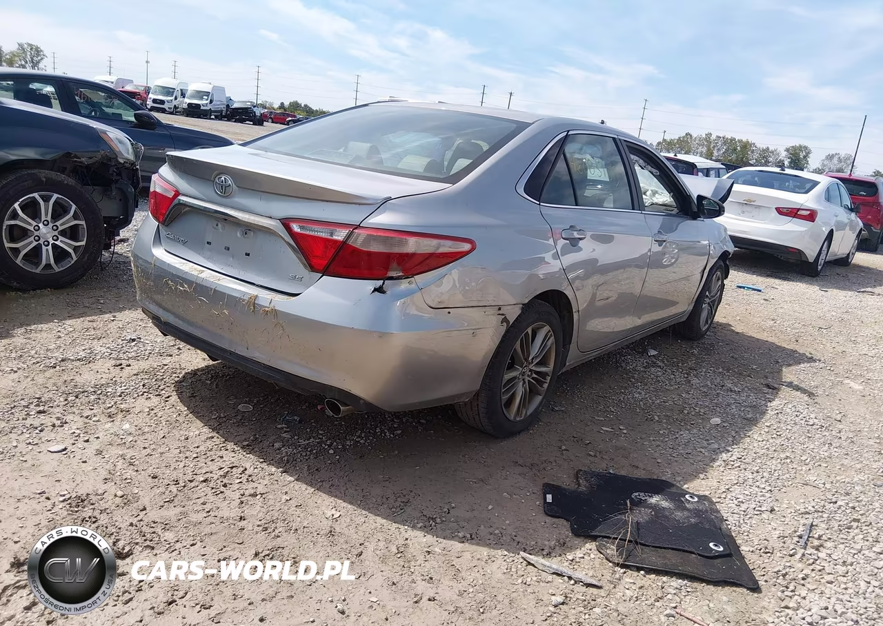 2015 Toyota Camry Se VIN:4T1BF1FK4FU894054 - 4