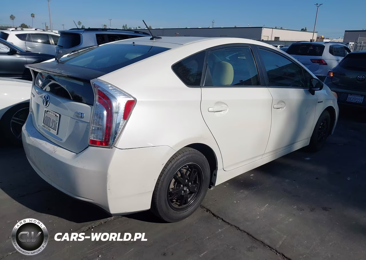 2012 Toyota Prius Three VIN:JTDKN3DUXC1495492 - 4