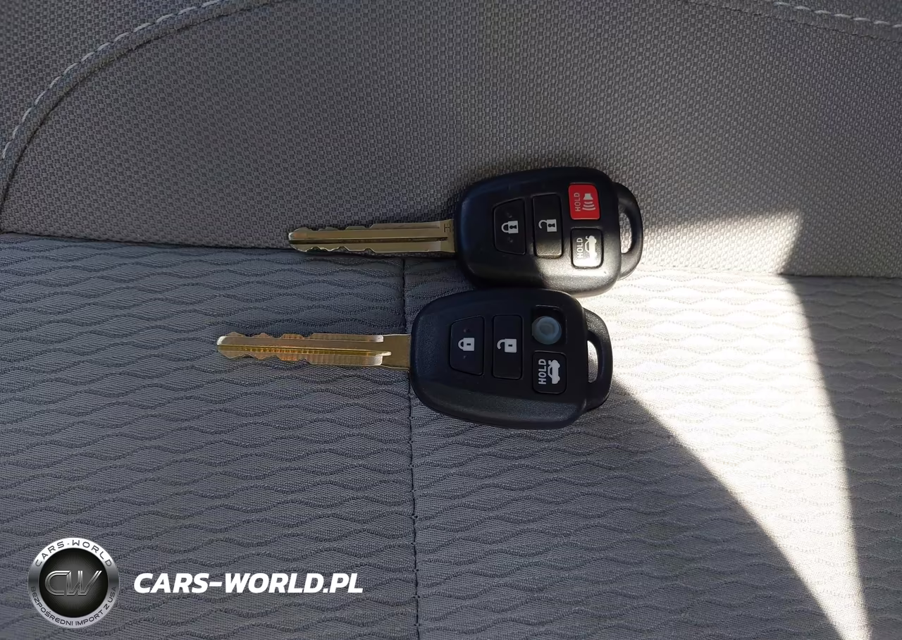 2016 Toyota Corolla Le VIN:2T1BURHEXGC646499 - 11