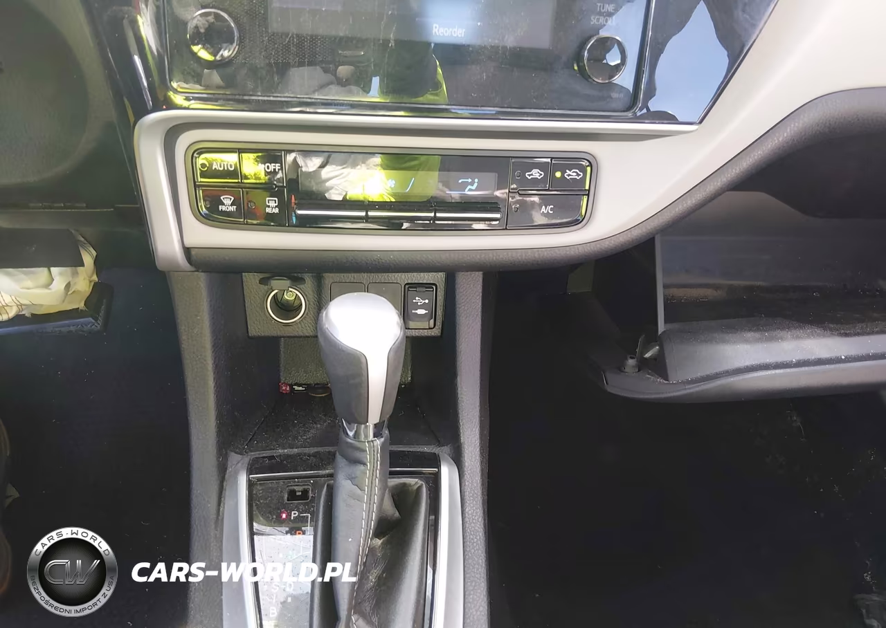 2019 Toyota Corolla Le VIN:5YFBURHE3KP925396 - 10
