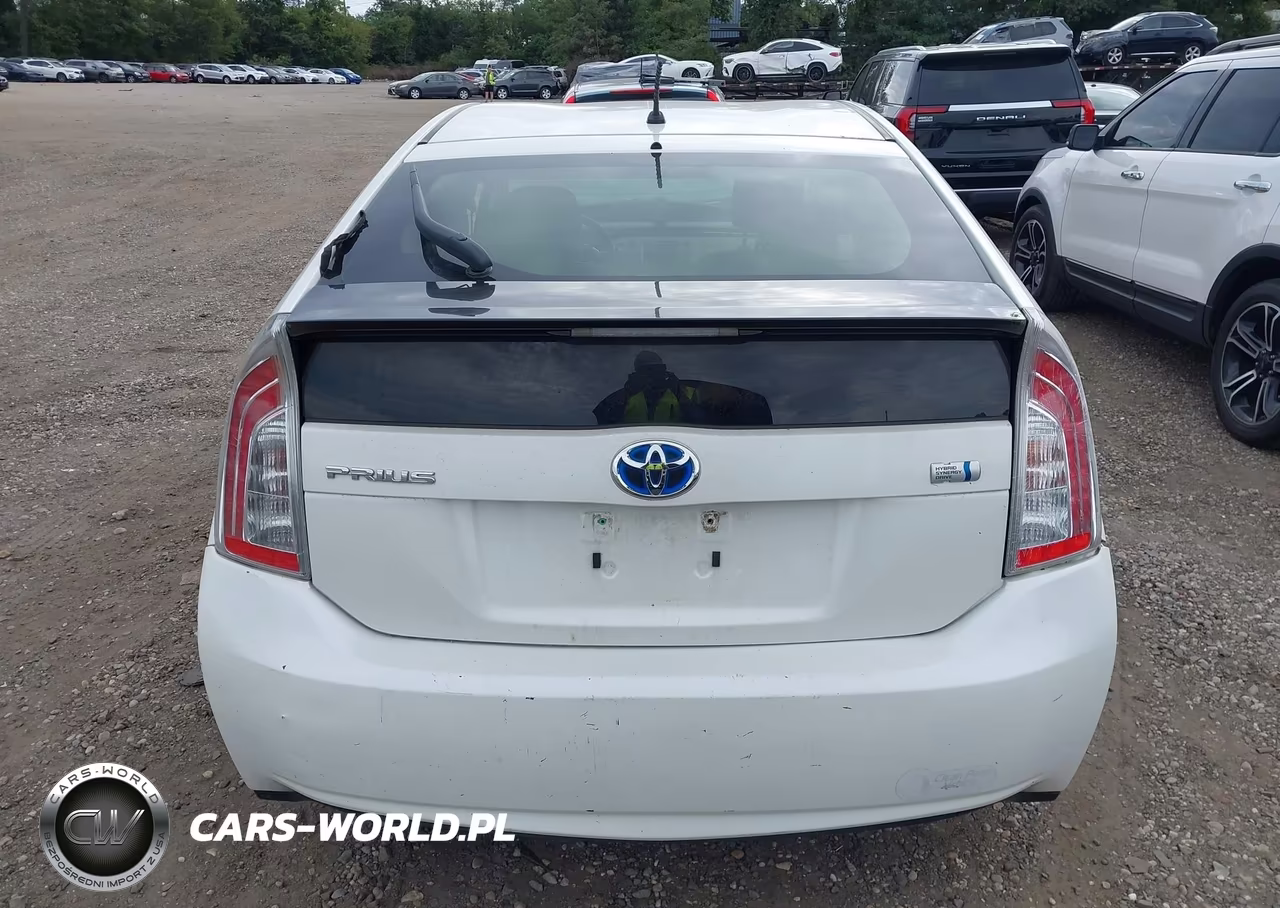 2014 Toyota Prius Two VIN:JTDKN3DUXE1747292 - 16