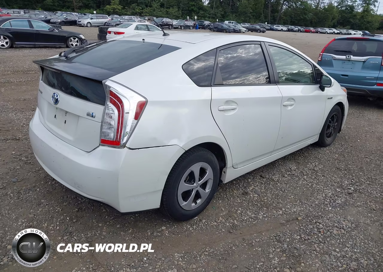 2014 Toyota Prius Two VIN:JTDKN3DUXE1747292 - 4