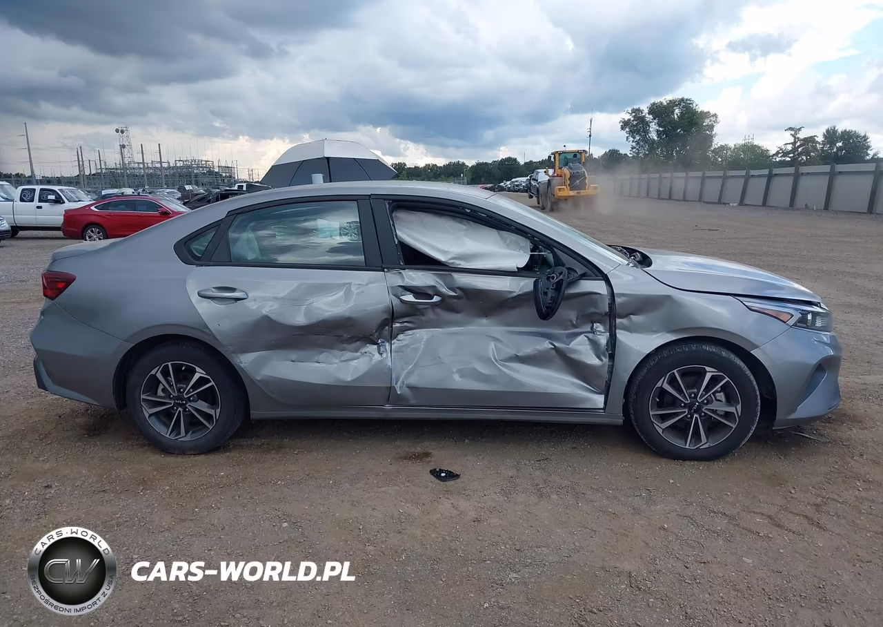 2024 Kia Forte Lxs VIN:3KPF24AD1RE751271 - 14
