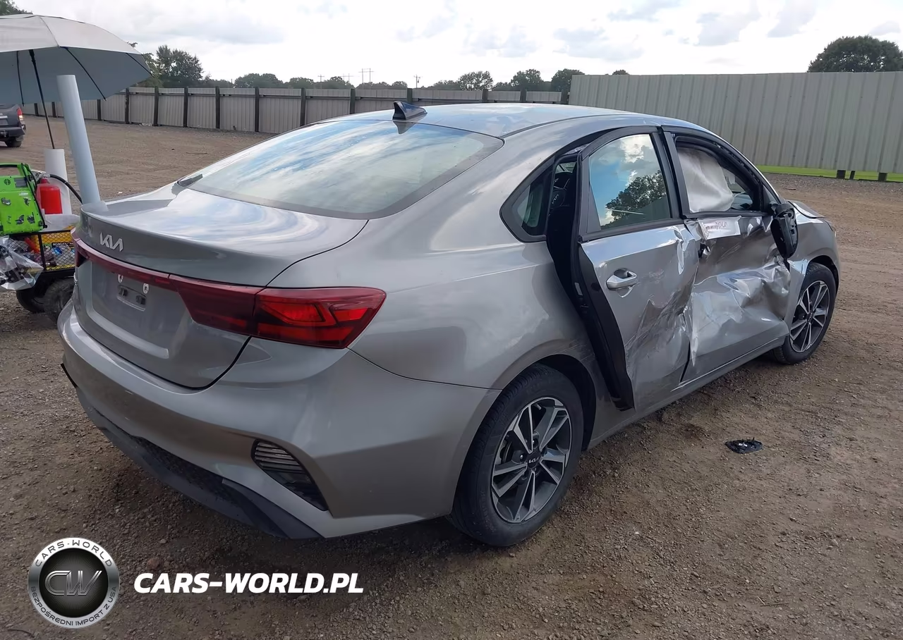 2024 Kia Forte Lxs VIN:3KPF24AD1RE751271 - 4