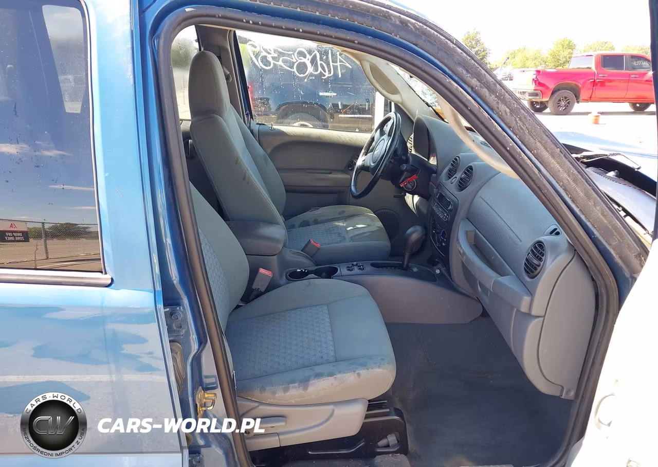 2005 Jeep Liberty Sport VIN:1J4GK48K15W660634 - 5