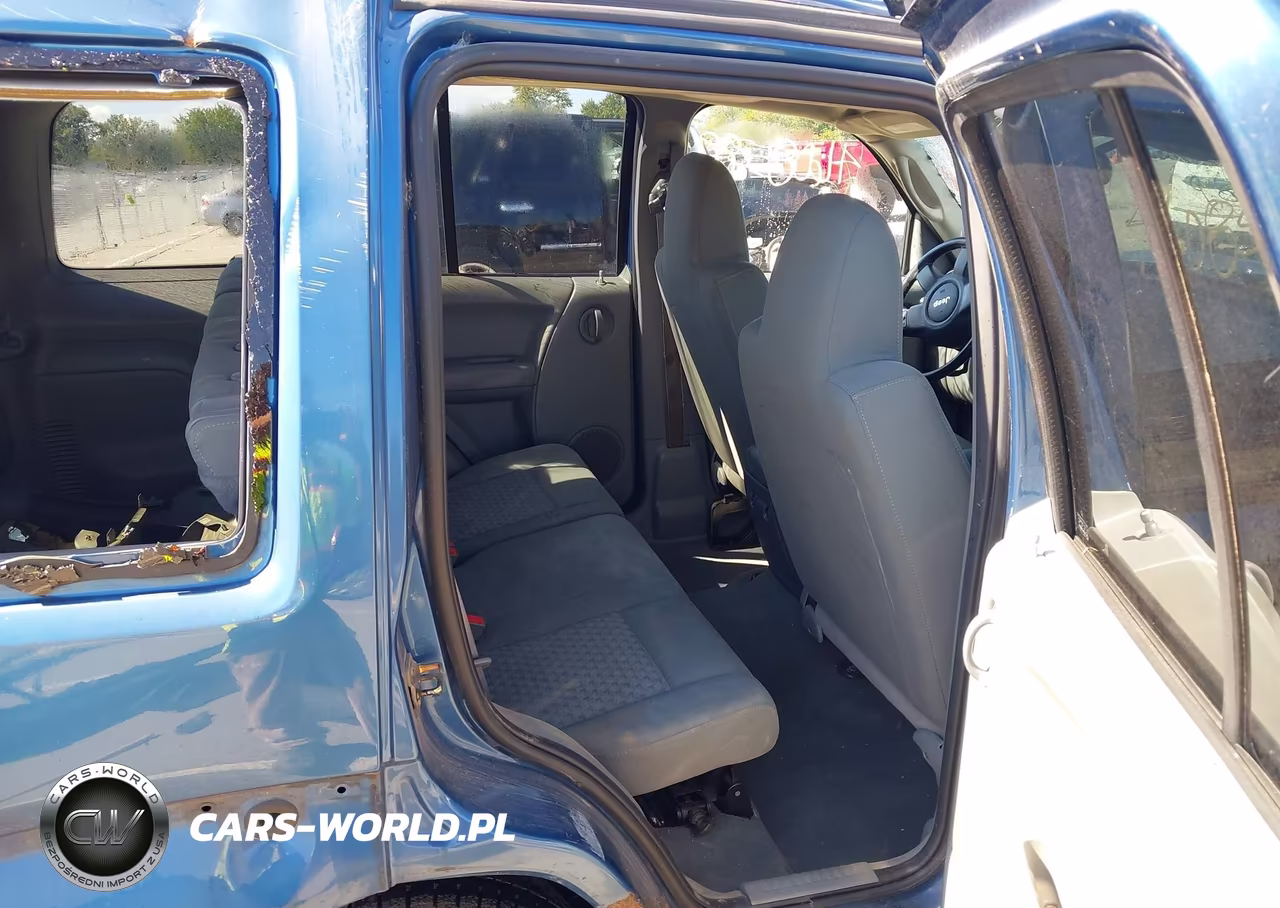 2005 Jeep Liberty Sport VIN:1J4GK48K15W660634 - 8